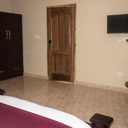 Kislas Luxury Hotel Adenta Luaran gambar