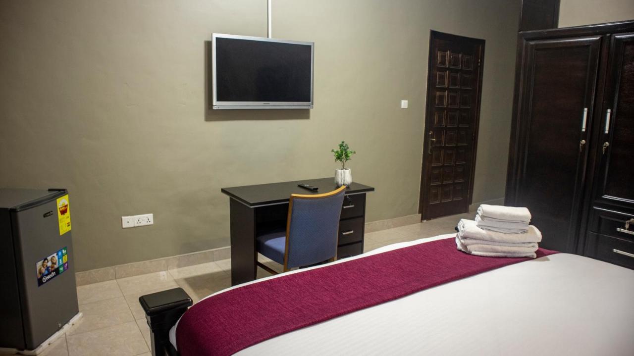Kislas Luxury Hotel Adenta Luaran gambar