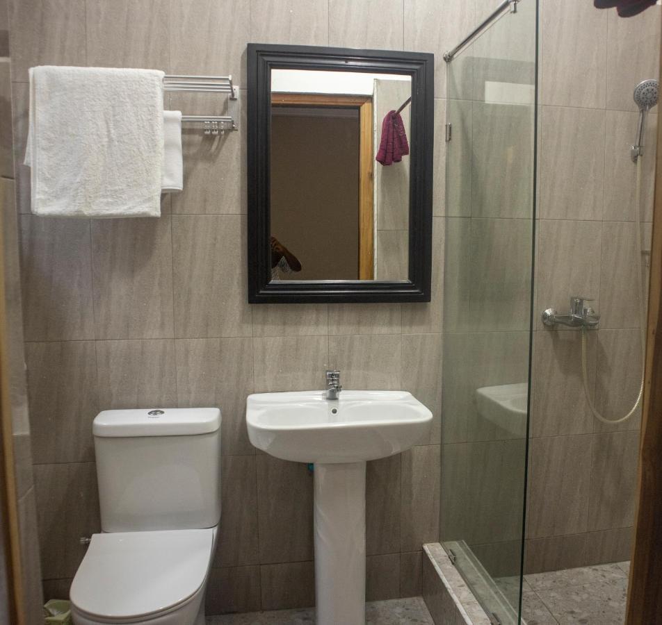Kislas Luxury Hotel Adenta Luaran gambar