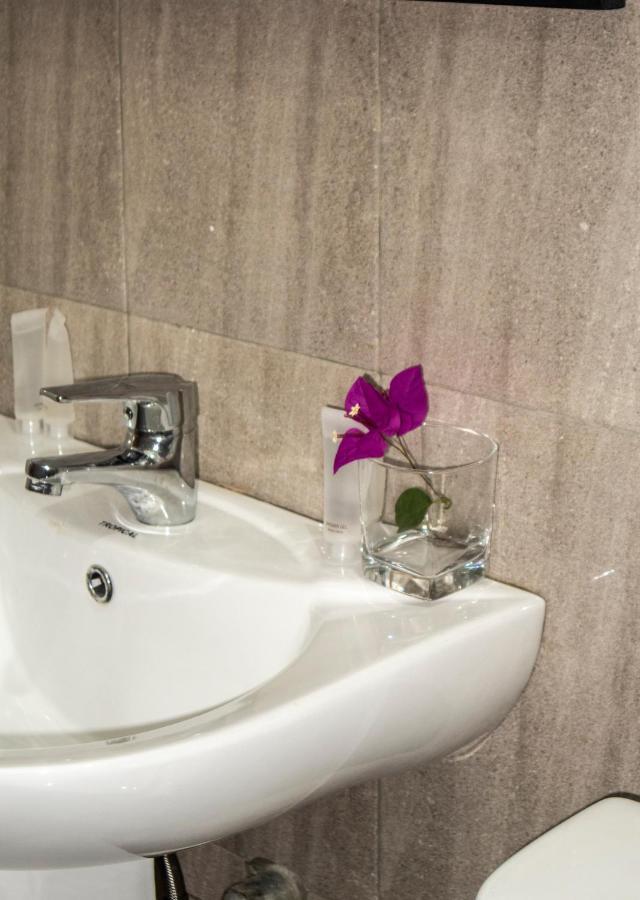 Kislas Luxury Hotel Adenta Luaran gambar