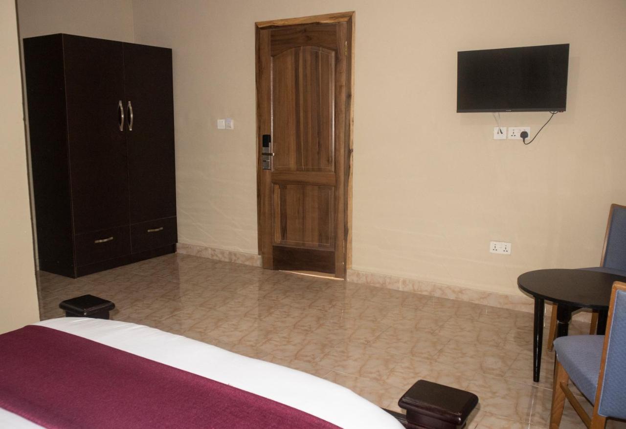 Kislas Luxury Hotel Adenta Luaran gambar